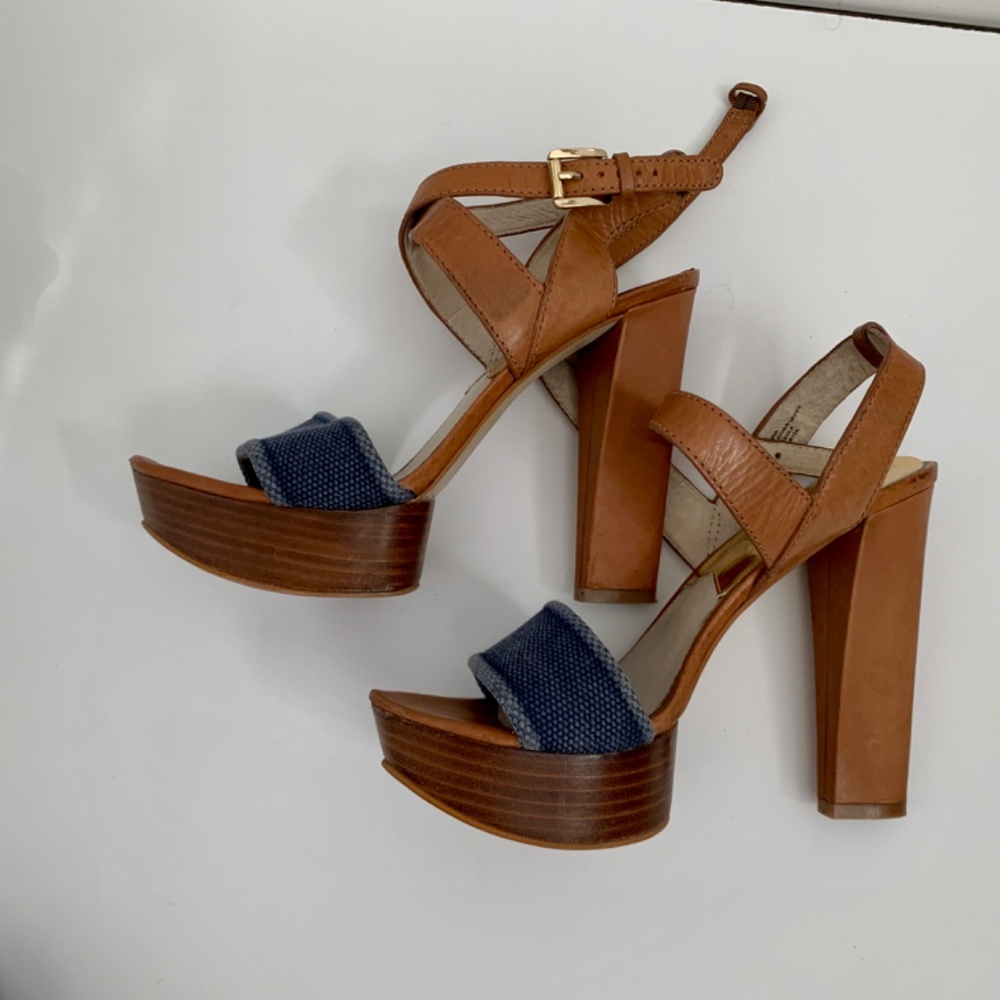 Michael Kors Summer Heels *Buckle Missing - Picture 10 of 16